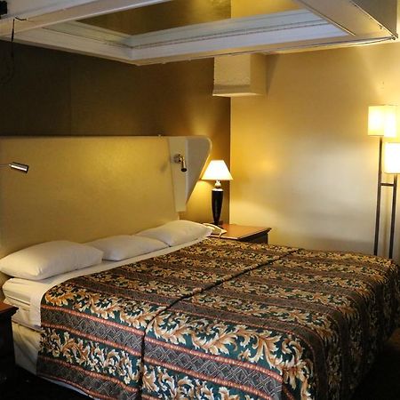 Miami Inn & Suites Оук Лоун Екстериор снимка