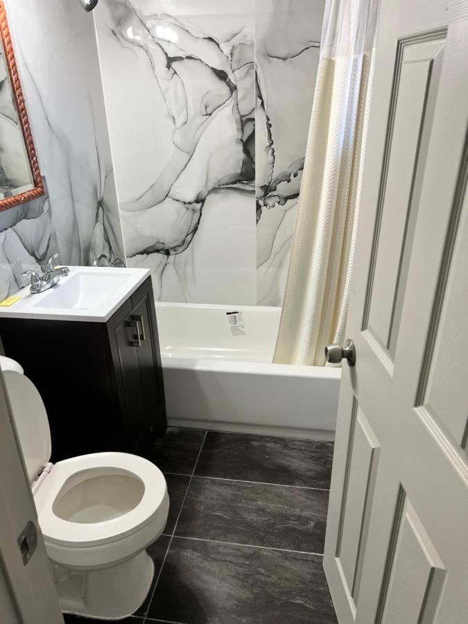 Miami Inn & Suites Оук Лоун Екстериор снимка
