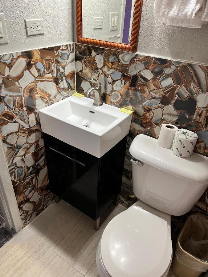 Miami Inn & Suites Оук Лоун Екстериор снимка
