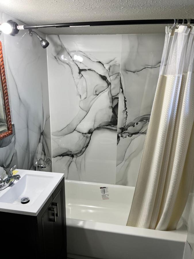 Miami Inn & Suites Оук Лоун Екстериор снимка