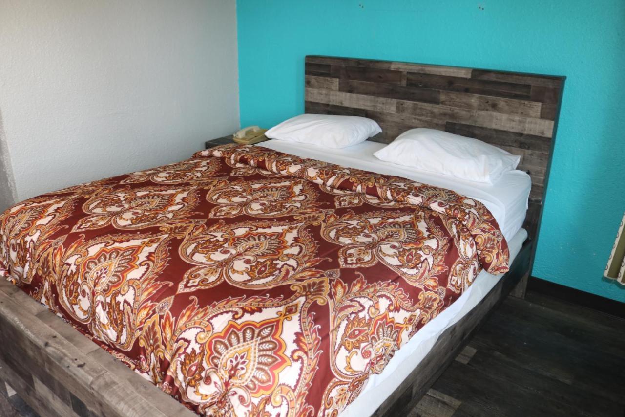 Miami Inn & Suites Оук Лоун Екстериор снимка