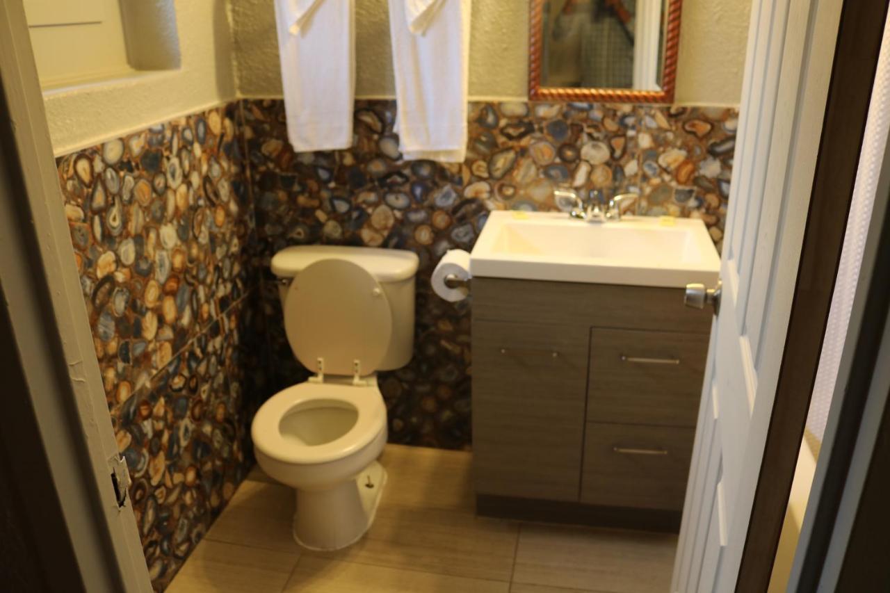 Miami Inn & Suites Оук Лоун Екстериор снимка
