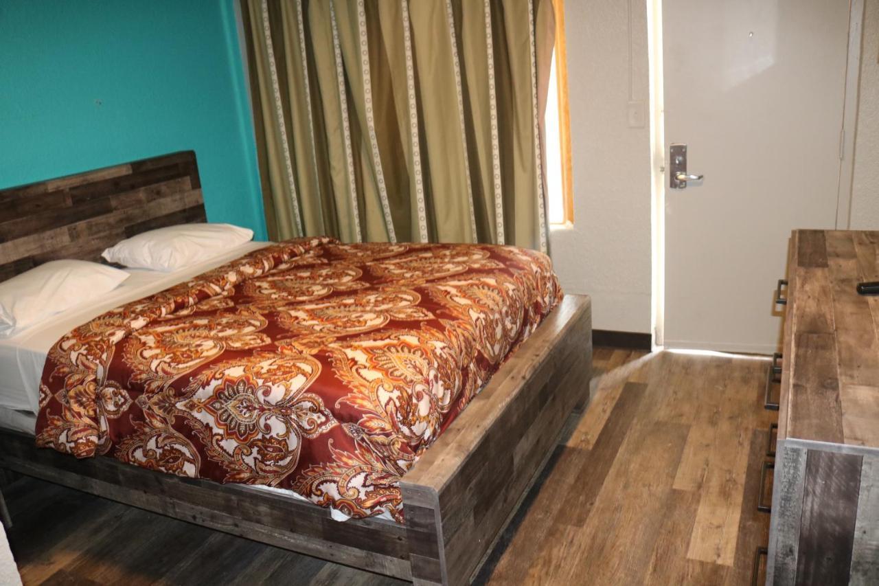 Miami Inn & Suites Оук Лоун Екстериор снимка