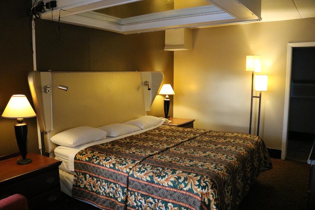 Miami Inn & Suites Оук Лоун Екстериор снимка