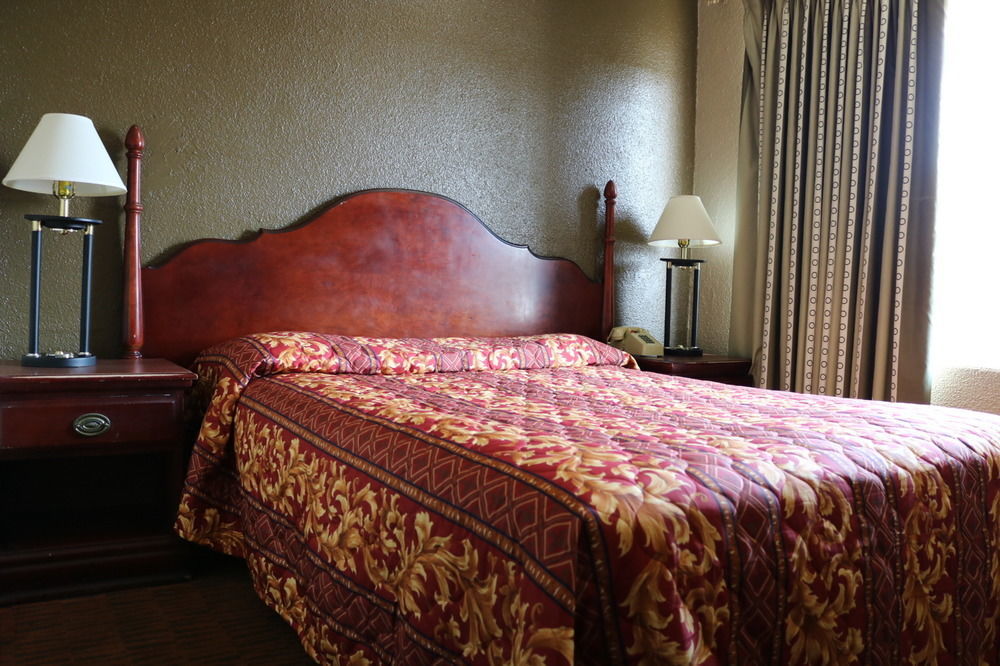 Miami Inn & Suites Оук Лоун Екстериор снимка
