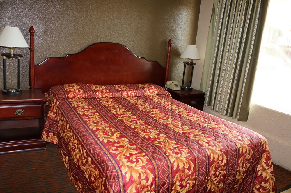 Miami Inn & Suites Оук Лоун Екстериор снимка