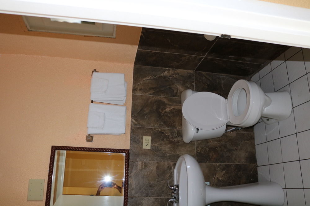 Miami Inn & Suites Оук Лоун Екстериор снимка