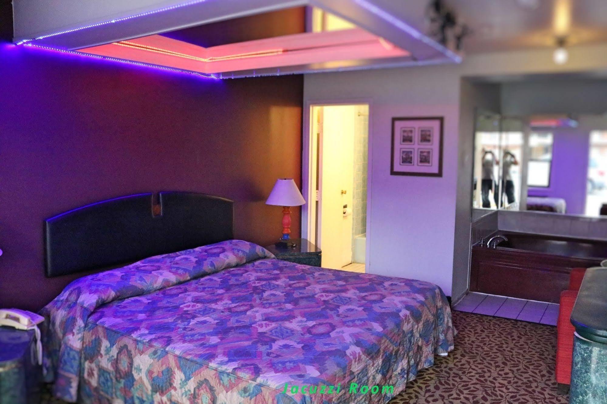 Miami Inn & Suites Оук Лоун Екстериор снимка