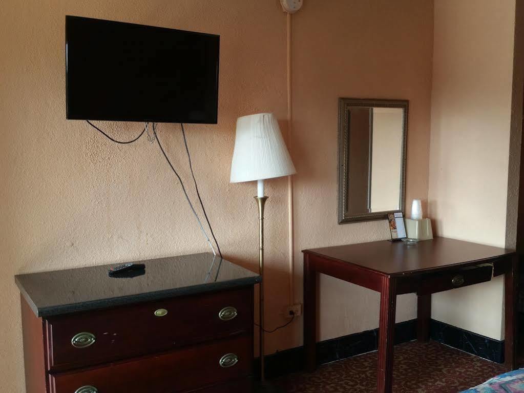 Miami Inn & Suites Оук Лоун Екстериор снимка