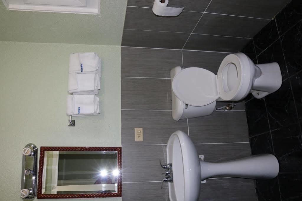 Miami Inn & Suites Оук Лоун Екстериор снимка